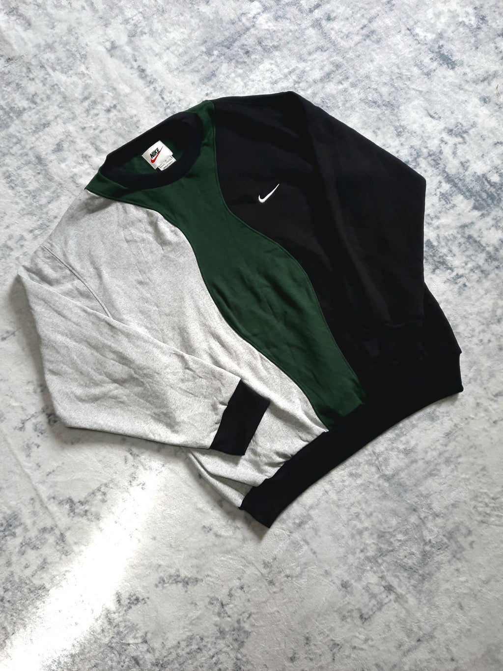 sweat nike retro black, green and white M