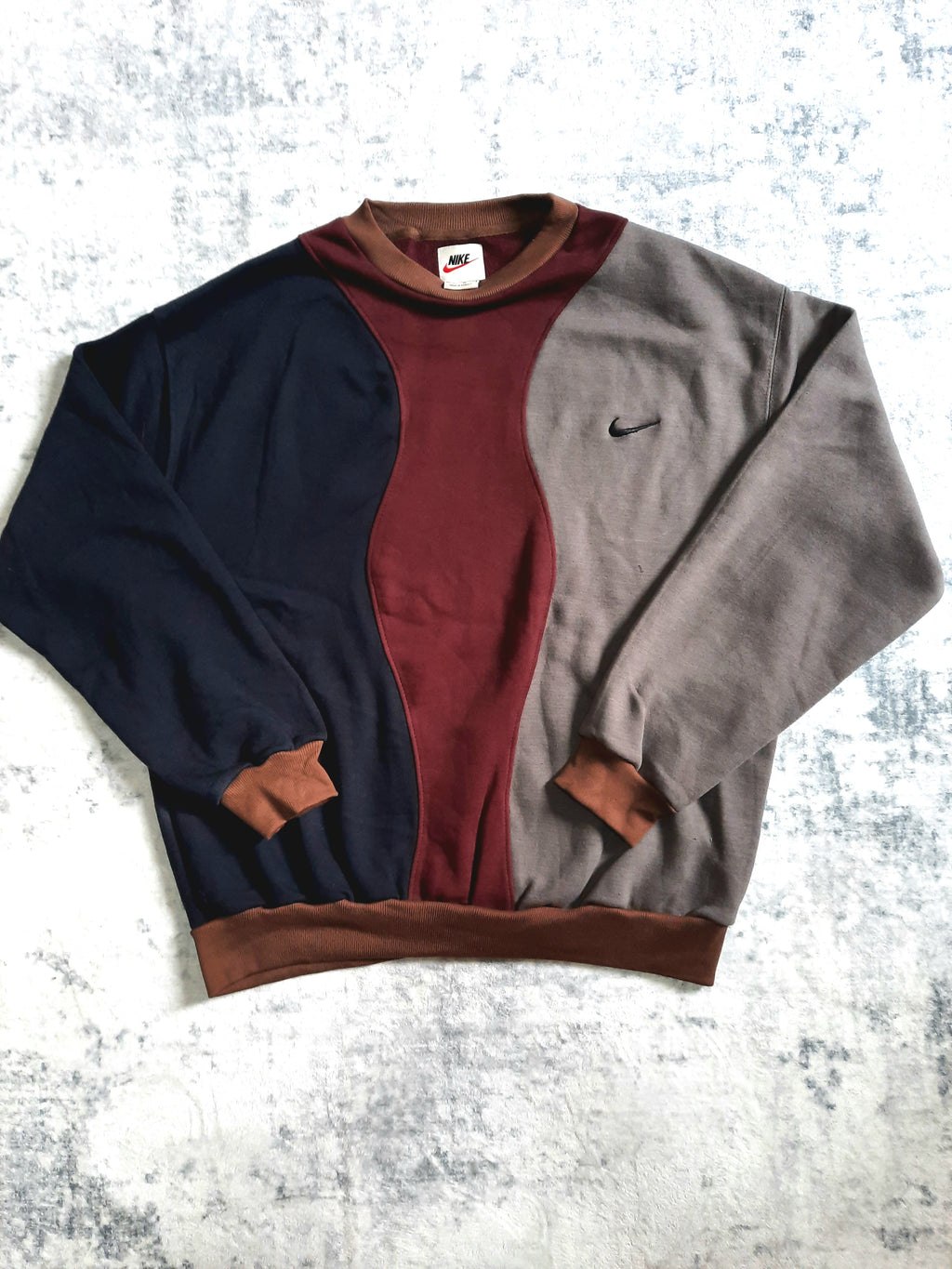 sweat nike retro grey, red and black