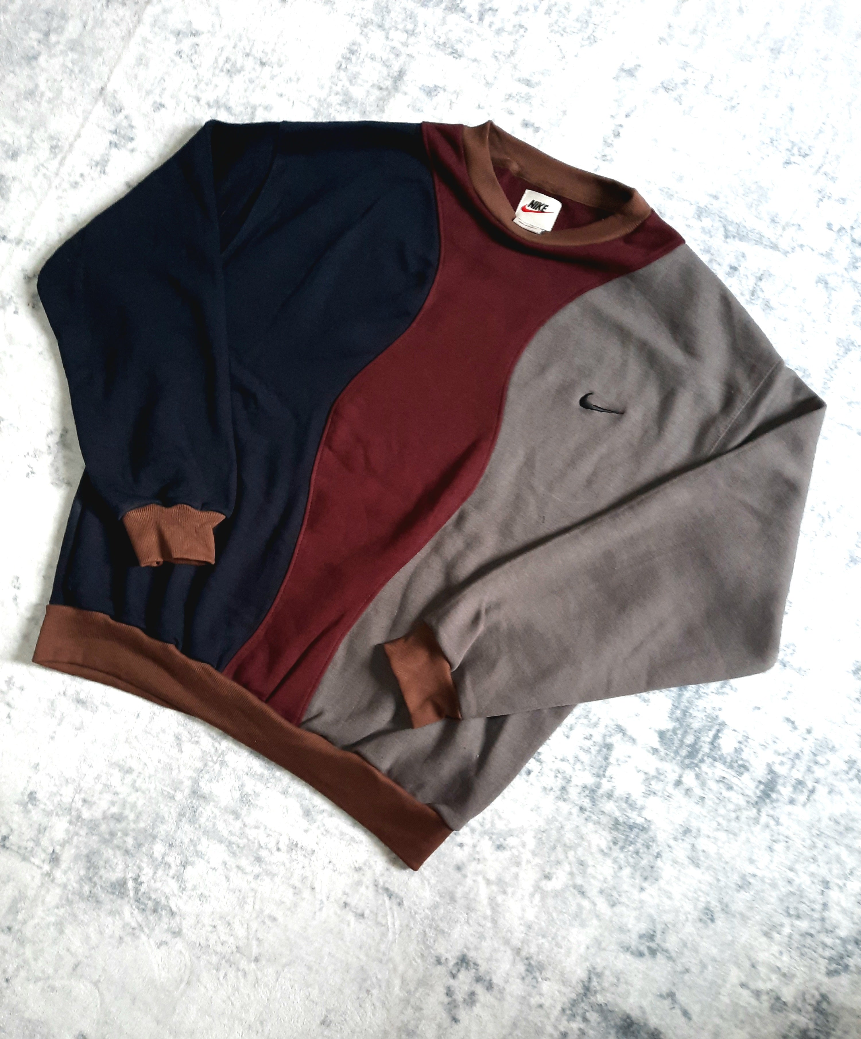 sweat nike retro grey, red and black