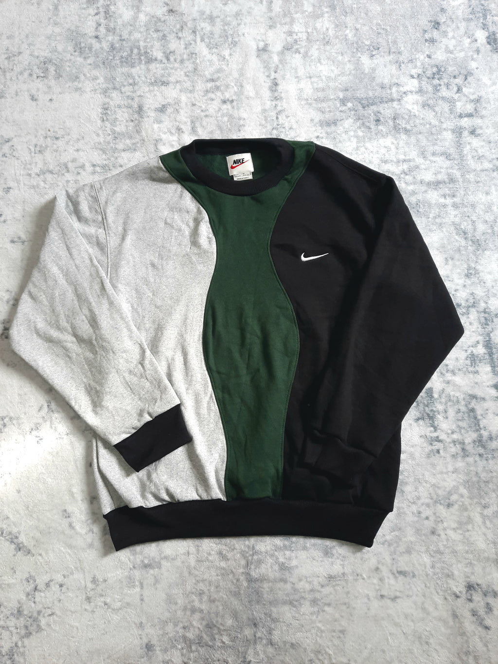 sweat nike retro black, green and white M