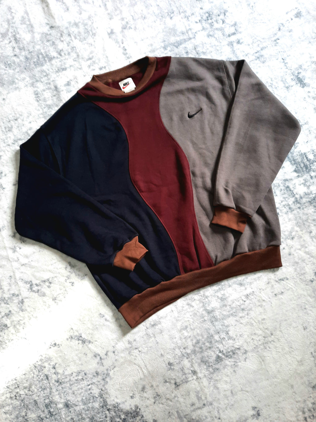 sweat nike retro grey, red and black